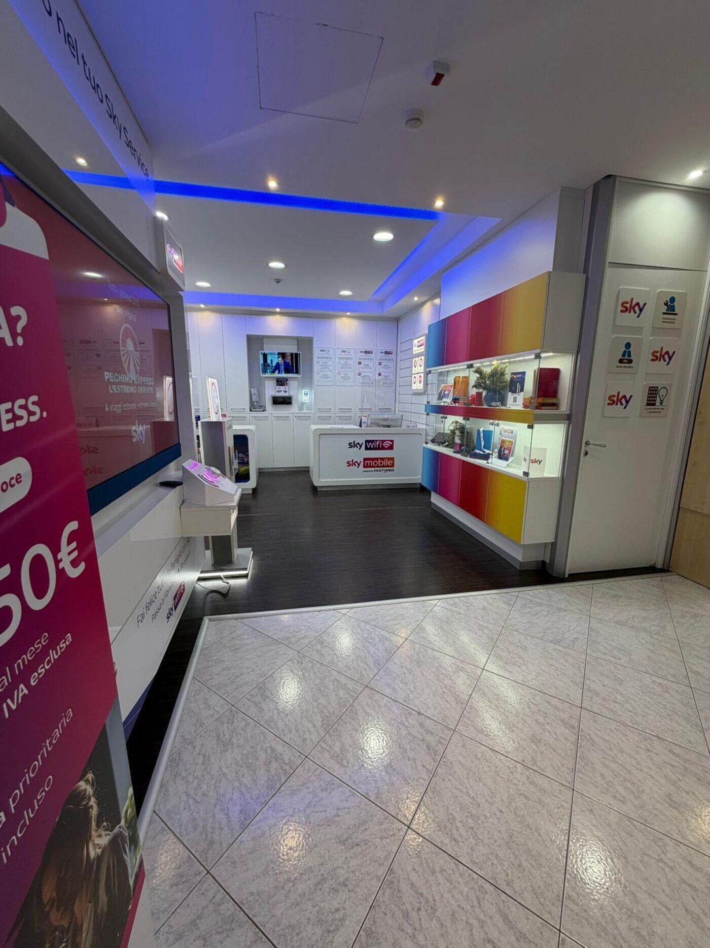 Corridoio interno store Martina Franca.